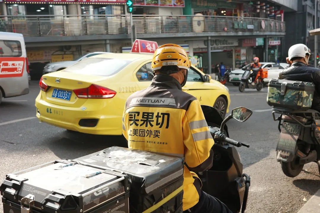 湖南办公家具选购指南:如何根据企业需求匹配会议桌椅与文件柜